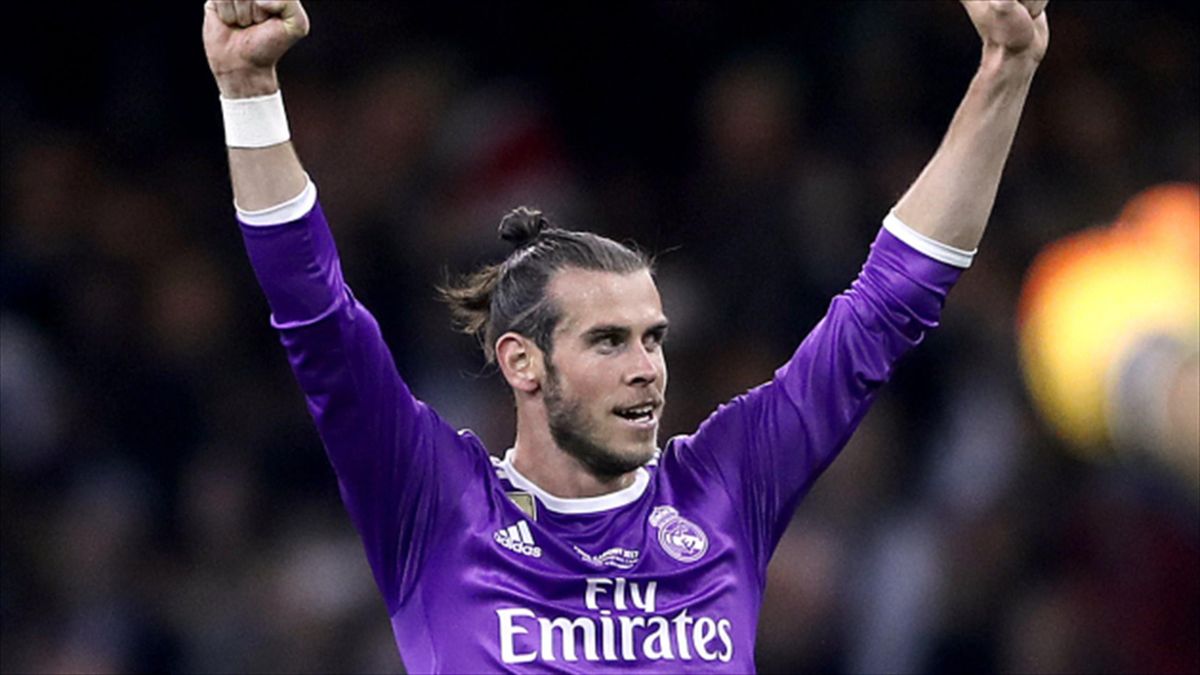 gareth bale heart 0049