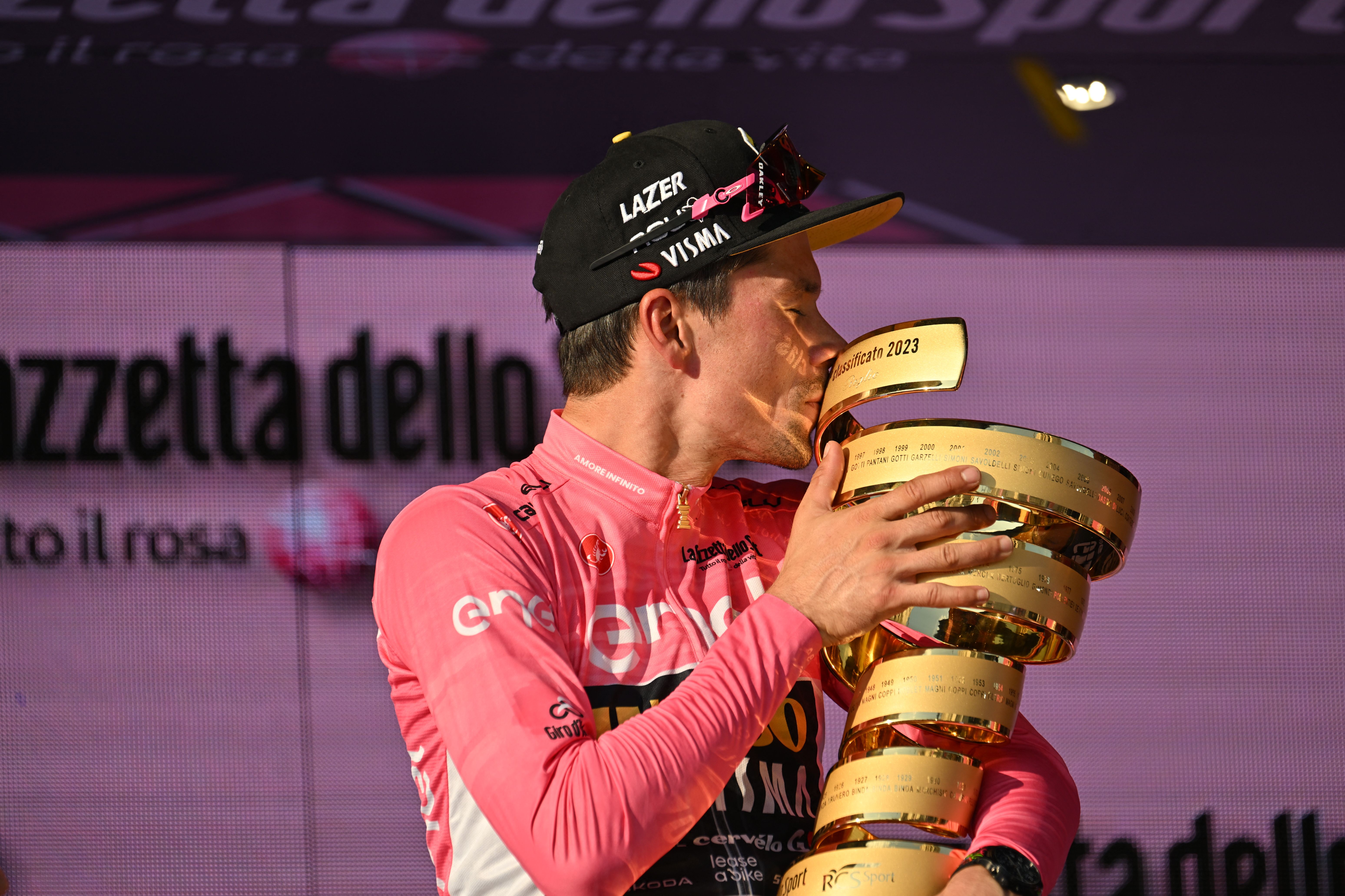 Giro d'Italia trophy design
