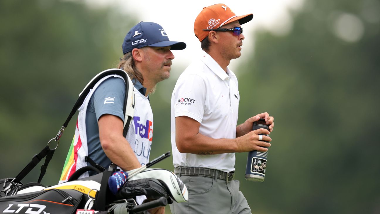 golf caddie income