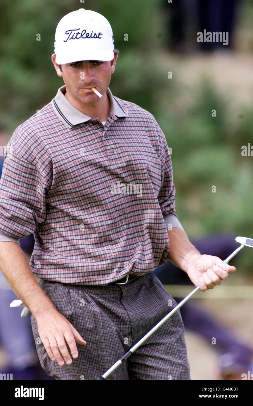 golfer that drinks and smokes 0029
