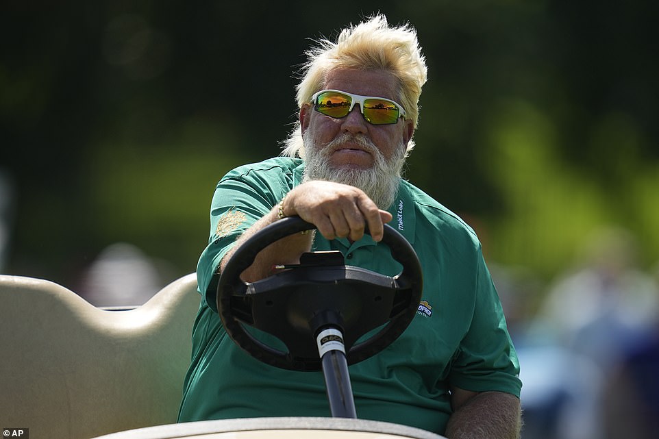 golfer that drinks and smokes 0040