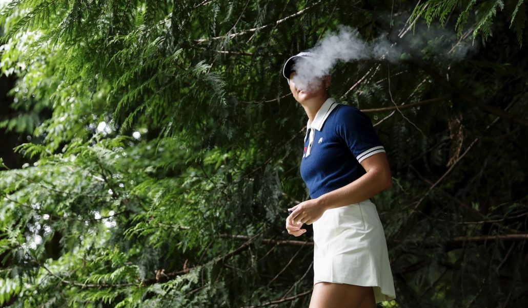 golfer that smokes 0048