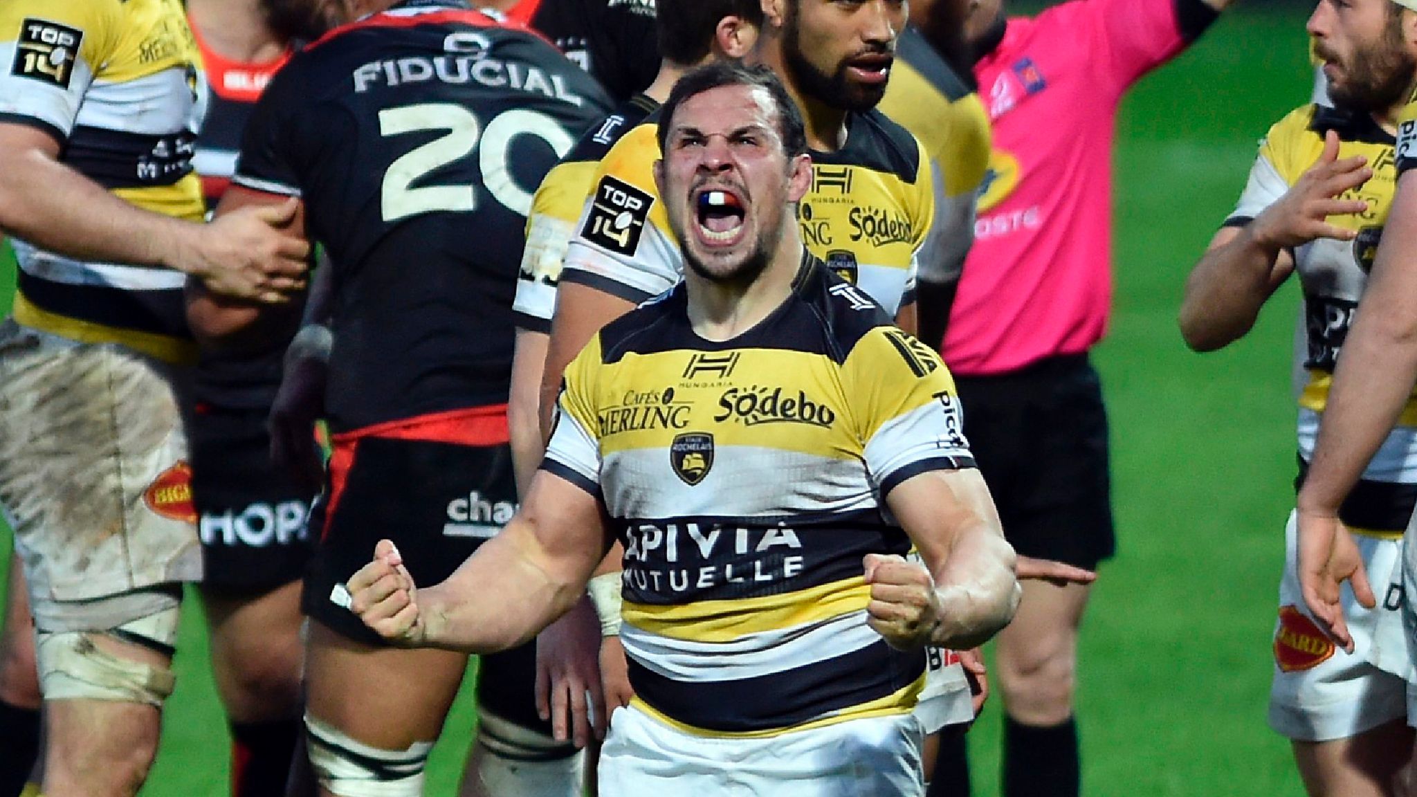 historical clashes Toulouse La Rochelle