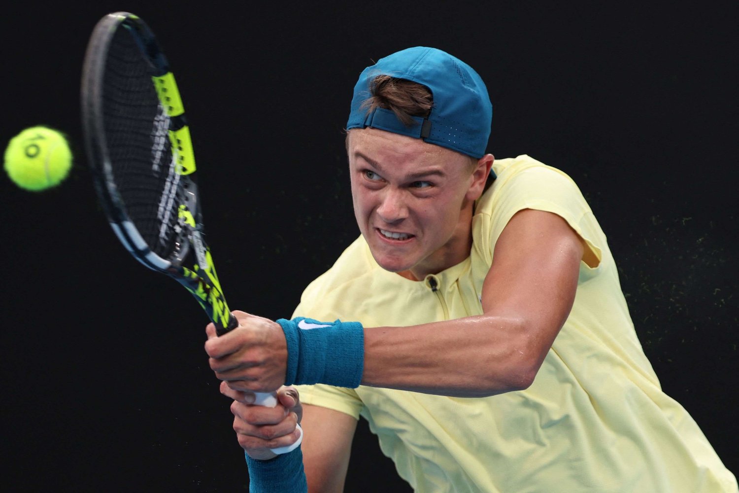 Holger Rune forehand comparison