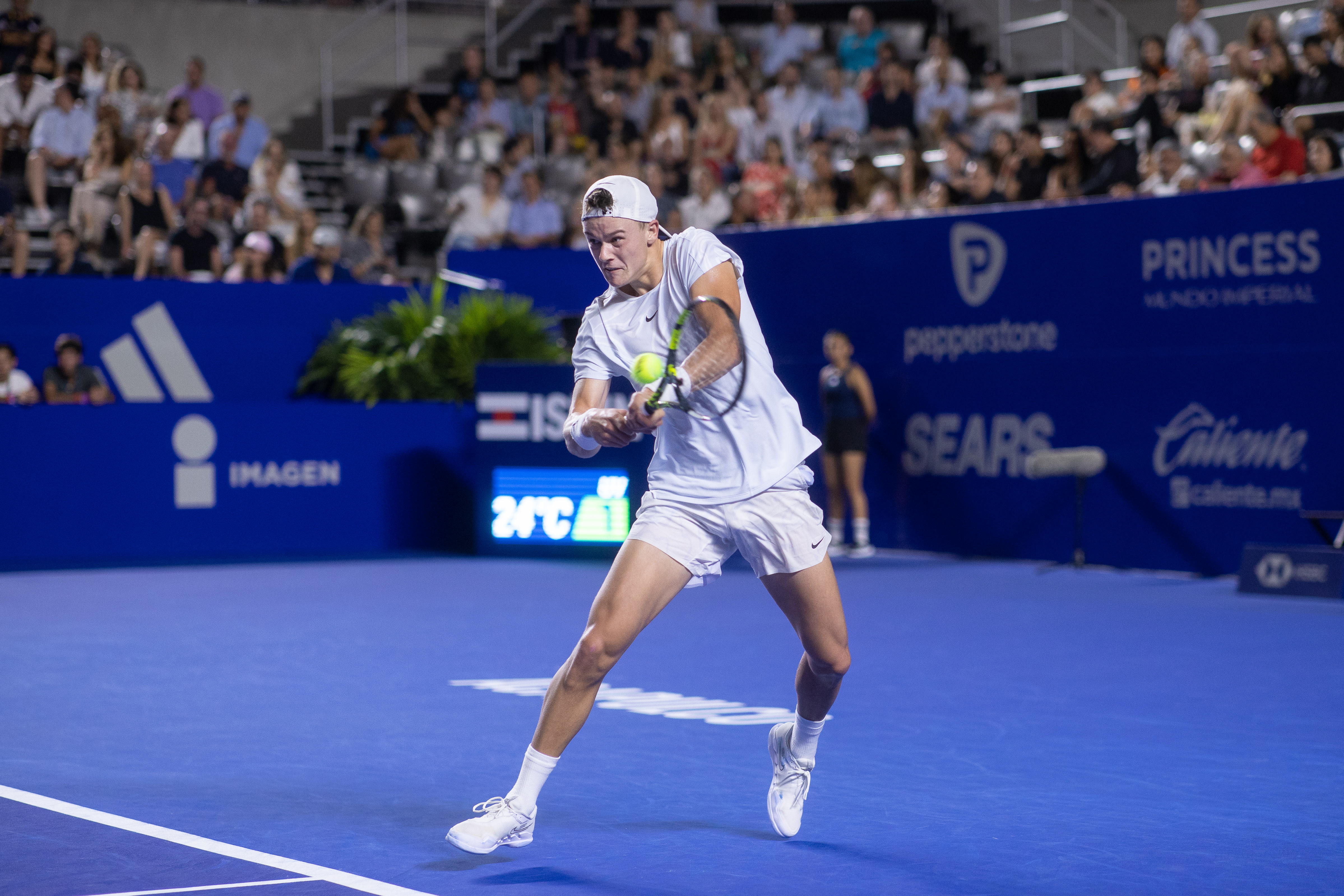 holger rune forehand 0025
