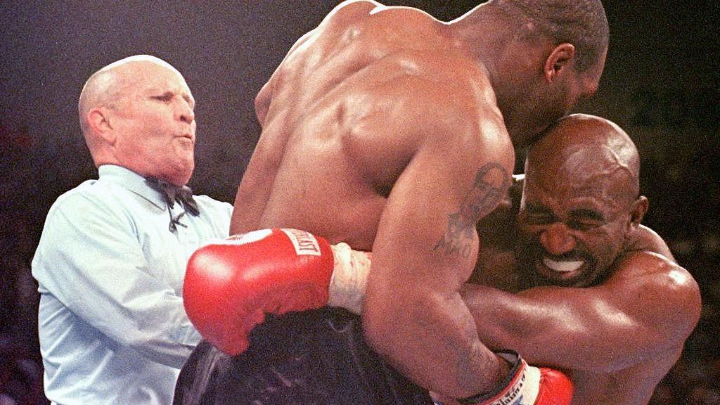 holyfield's ear after bite 0019