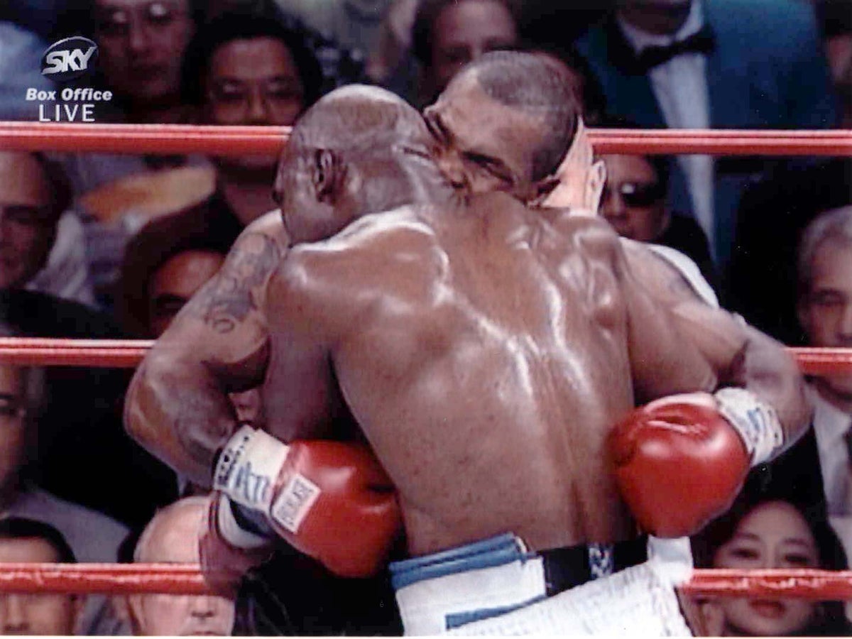 holyfield's ear after bite 0030