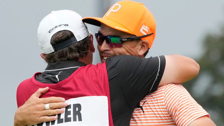 how much does rickie fowler's caddie make 0048