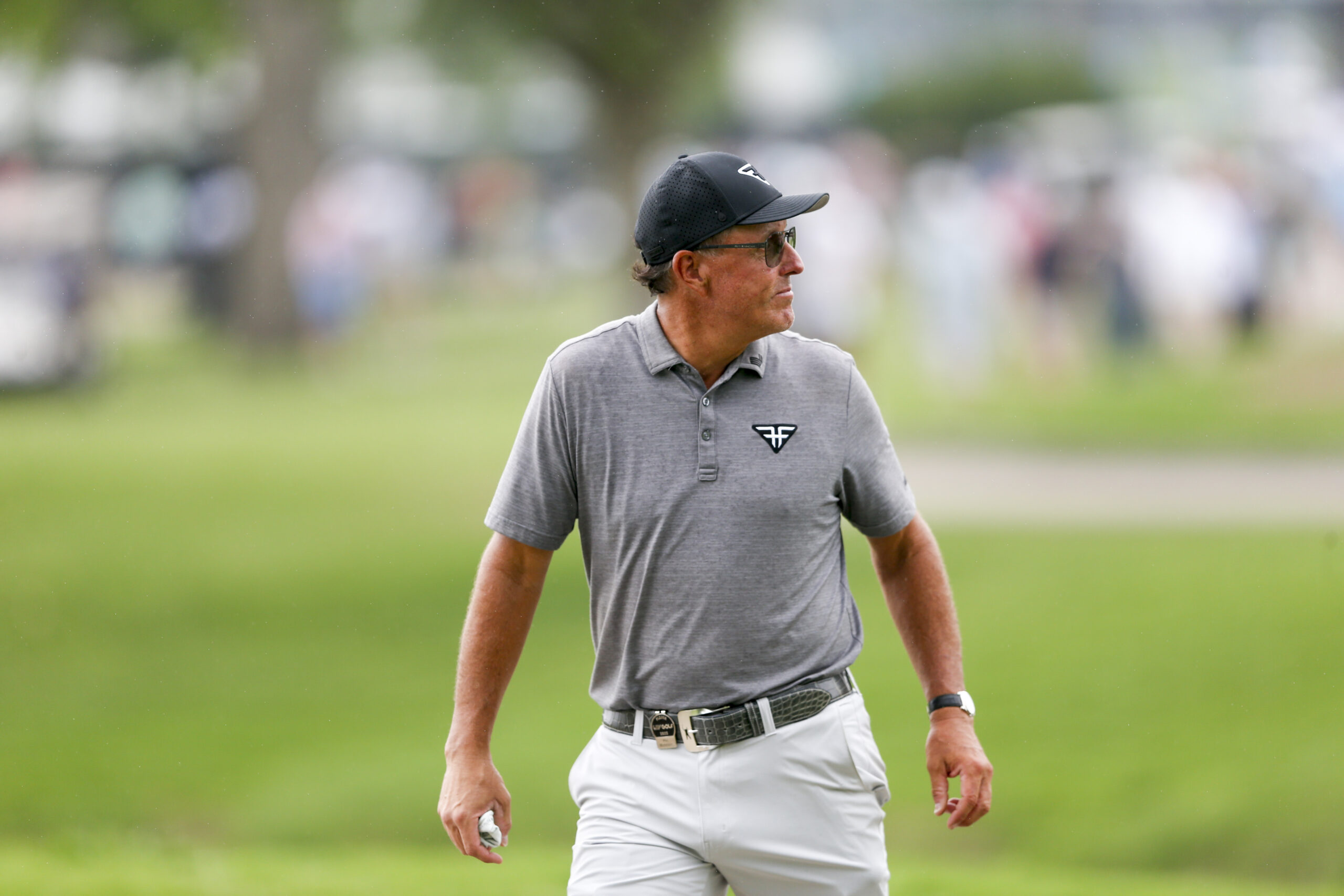 how old is mickelson 0026