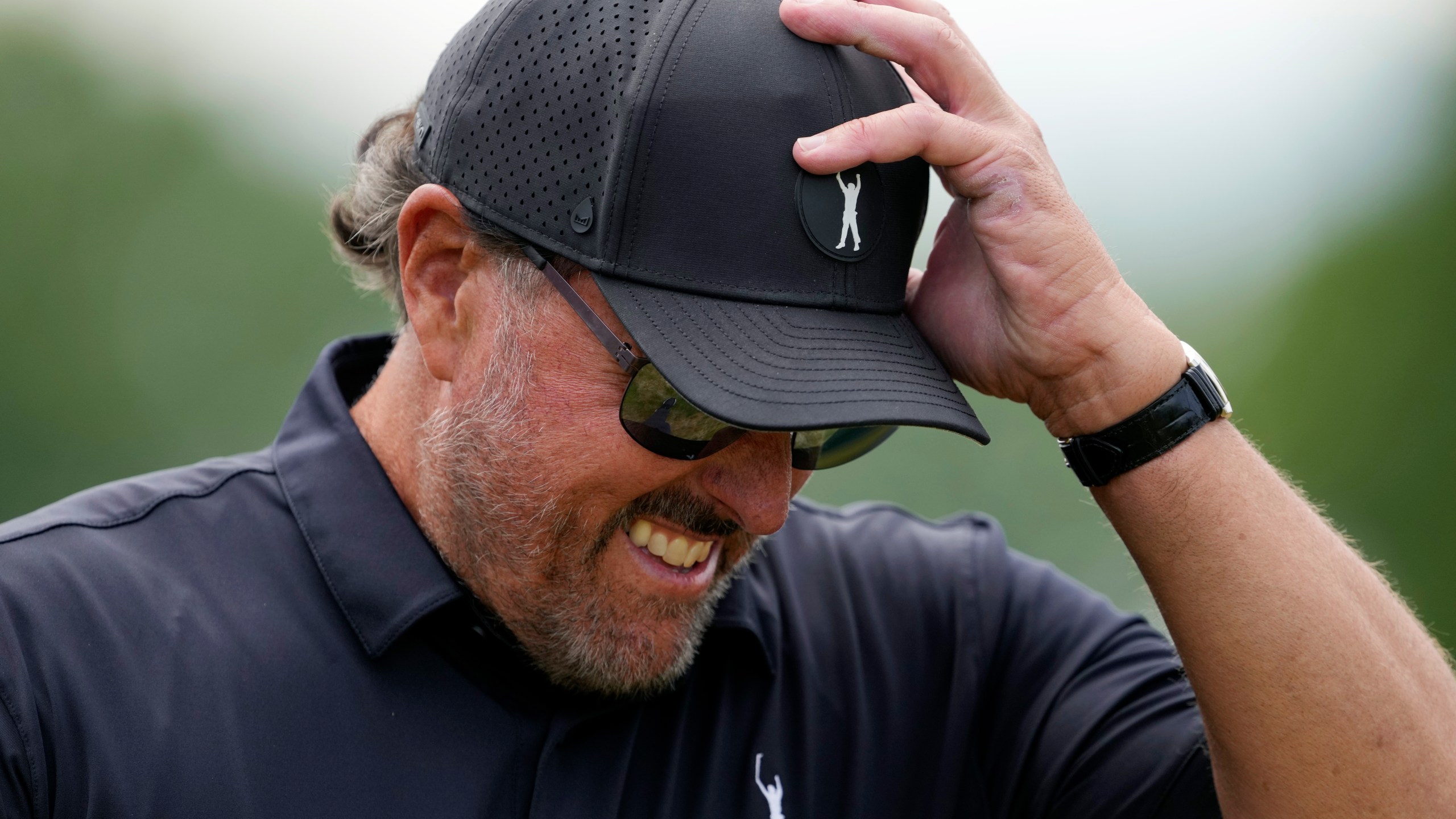 how old is mickelson 0033
