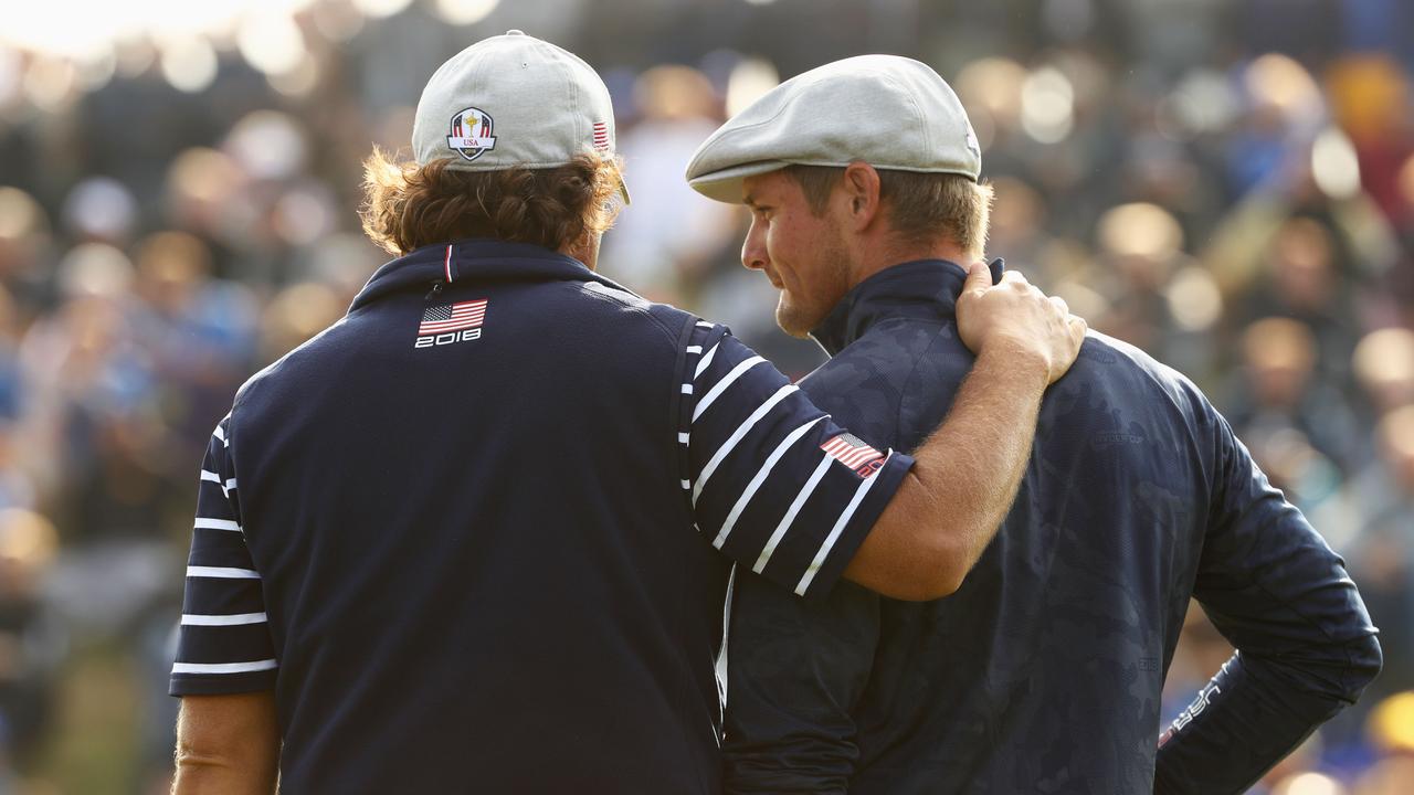 how old is mickelson 0041