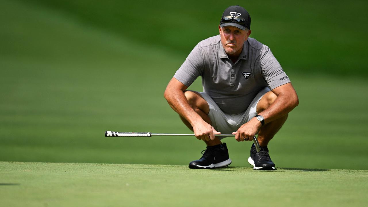 how old is mickelson 0043