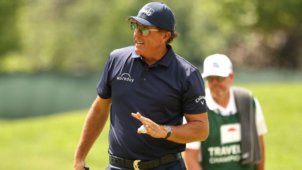 how old is mickelson 0044