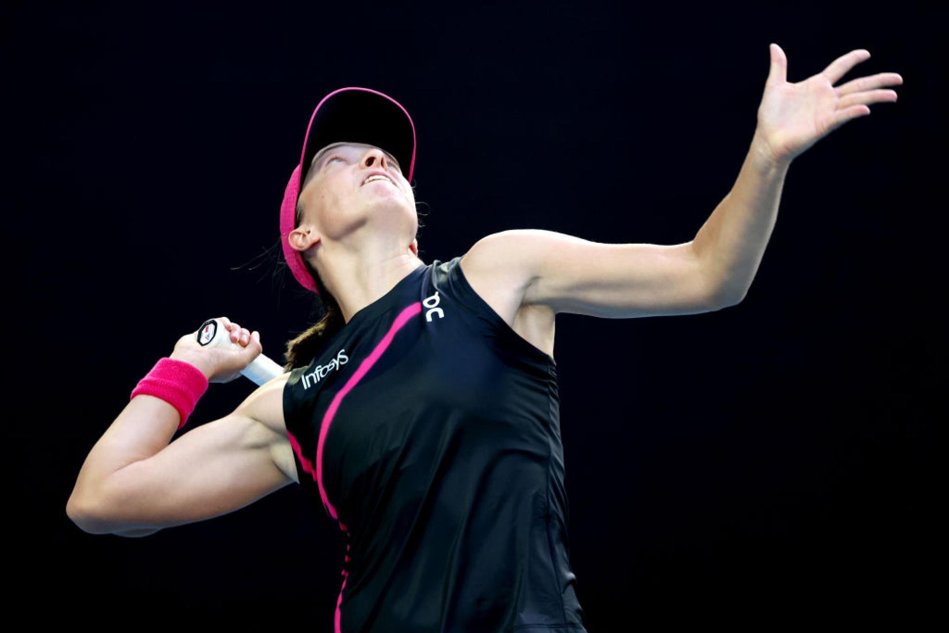 iga swiatek serve 0016