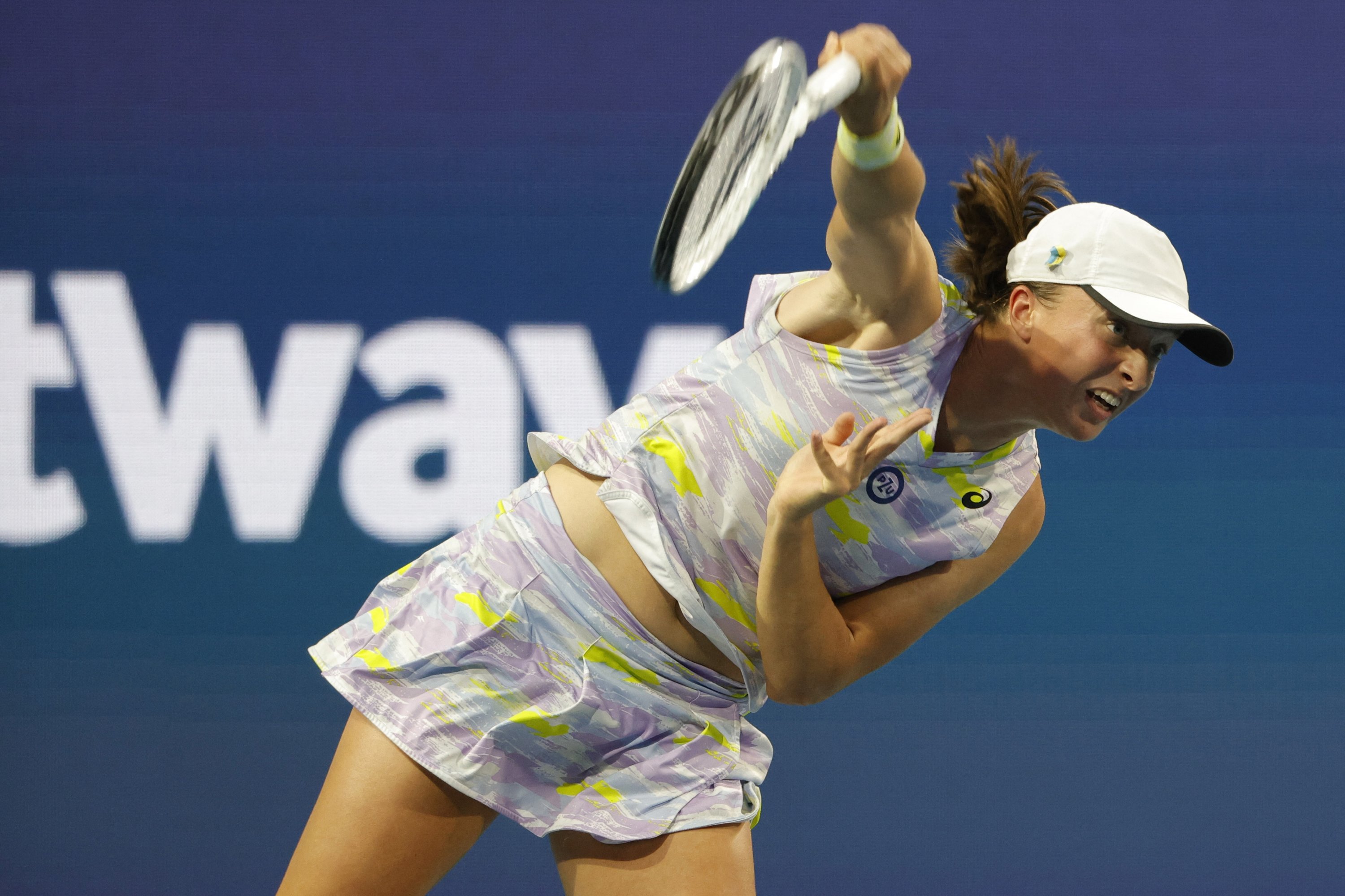 iga swiatek serve 0018