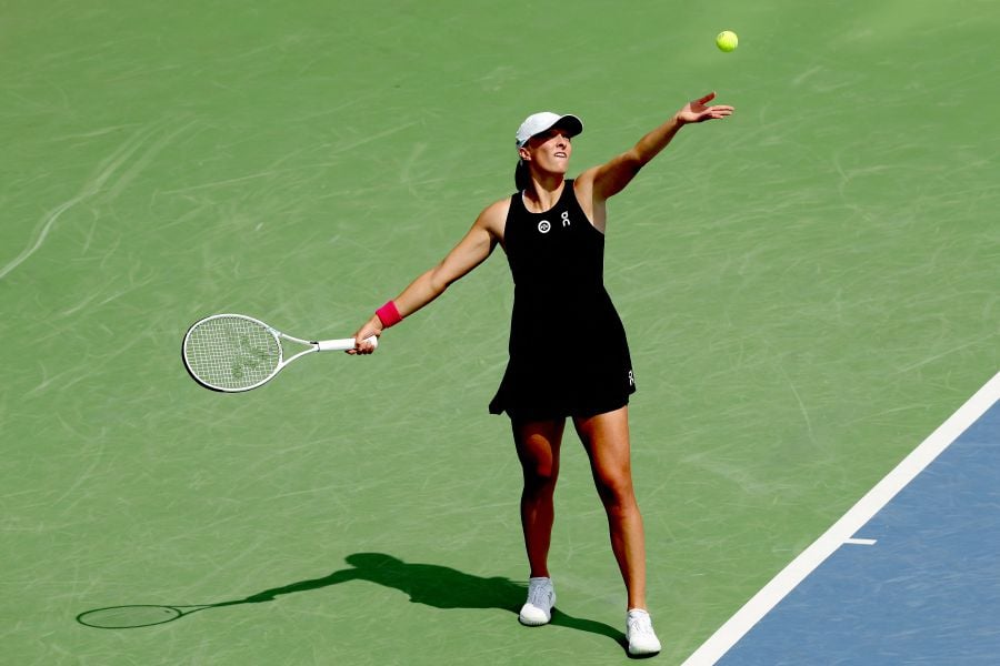iga swiatek serve 0026