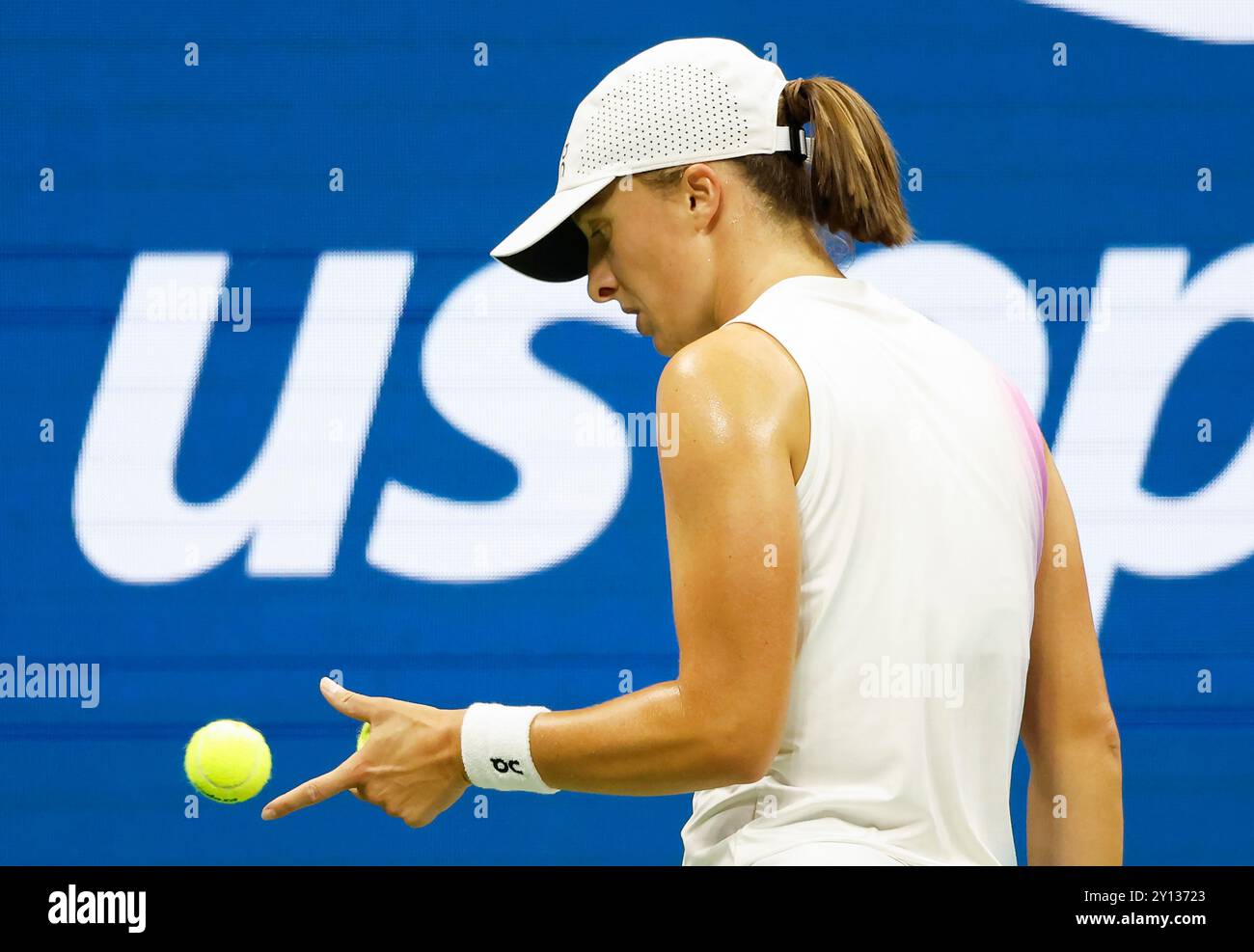 iga swiatek serve 0032