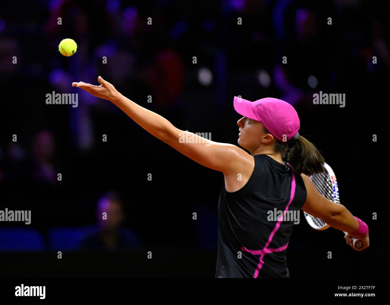 iga swiatek serve 0036