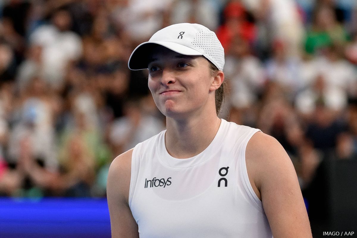 iga swiatek serve 0042