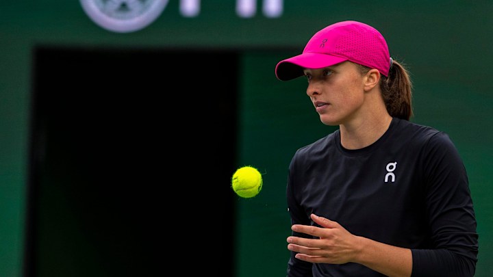 iga swiatek serve 0047