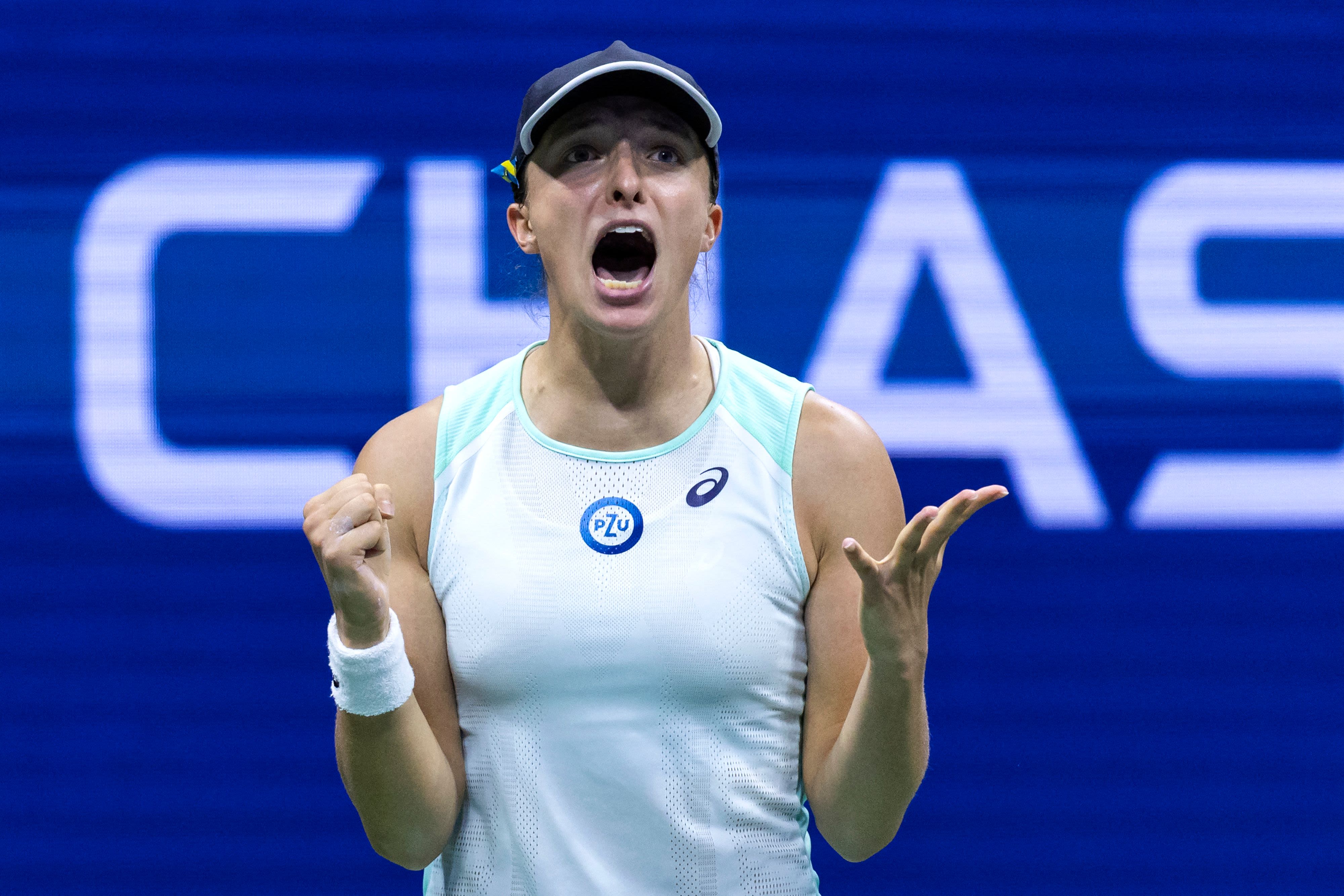 iga swiatek serve 0049