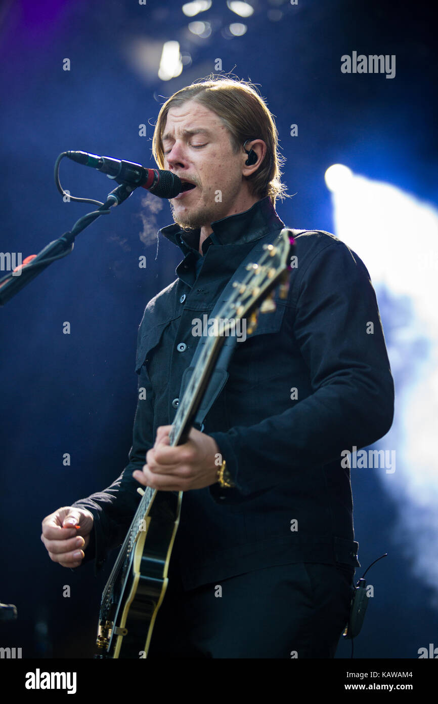 interpol guitarist 0025