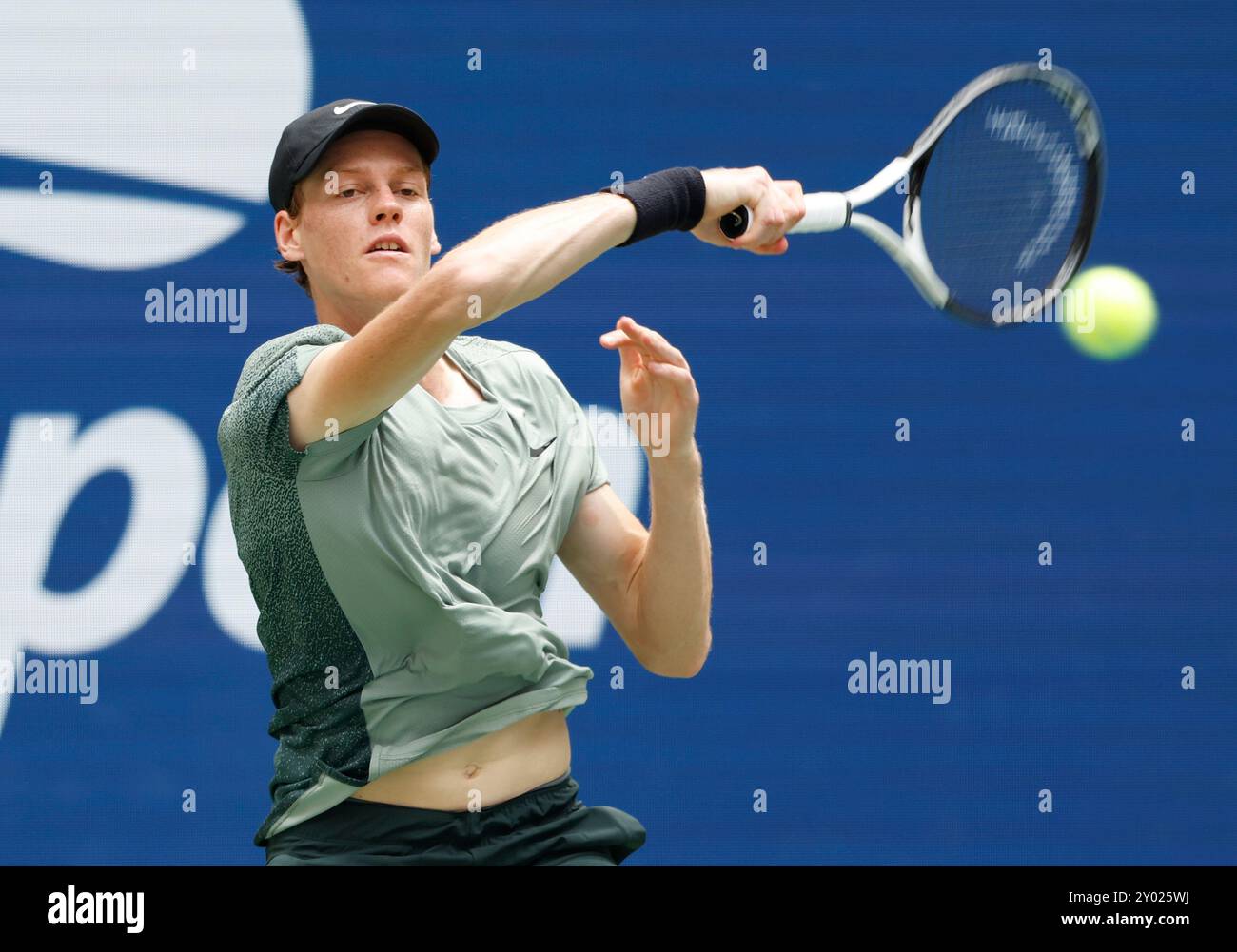 jannik sinner forehand 0048