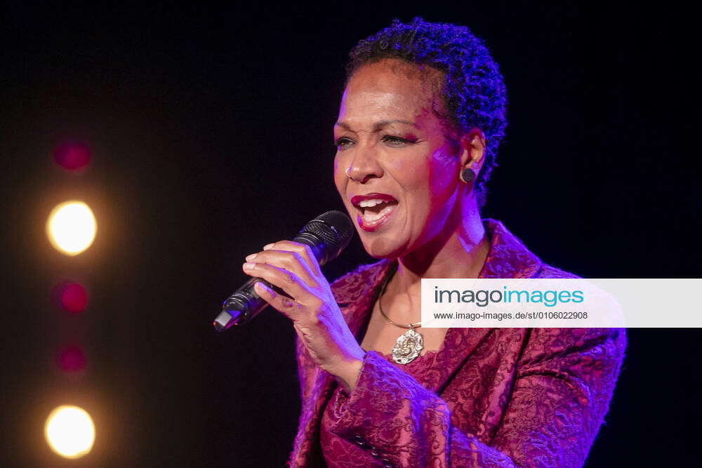 jazz singer simone 0015