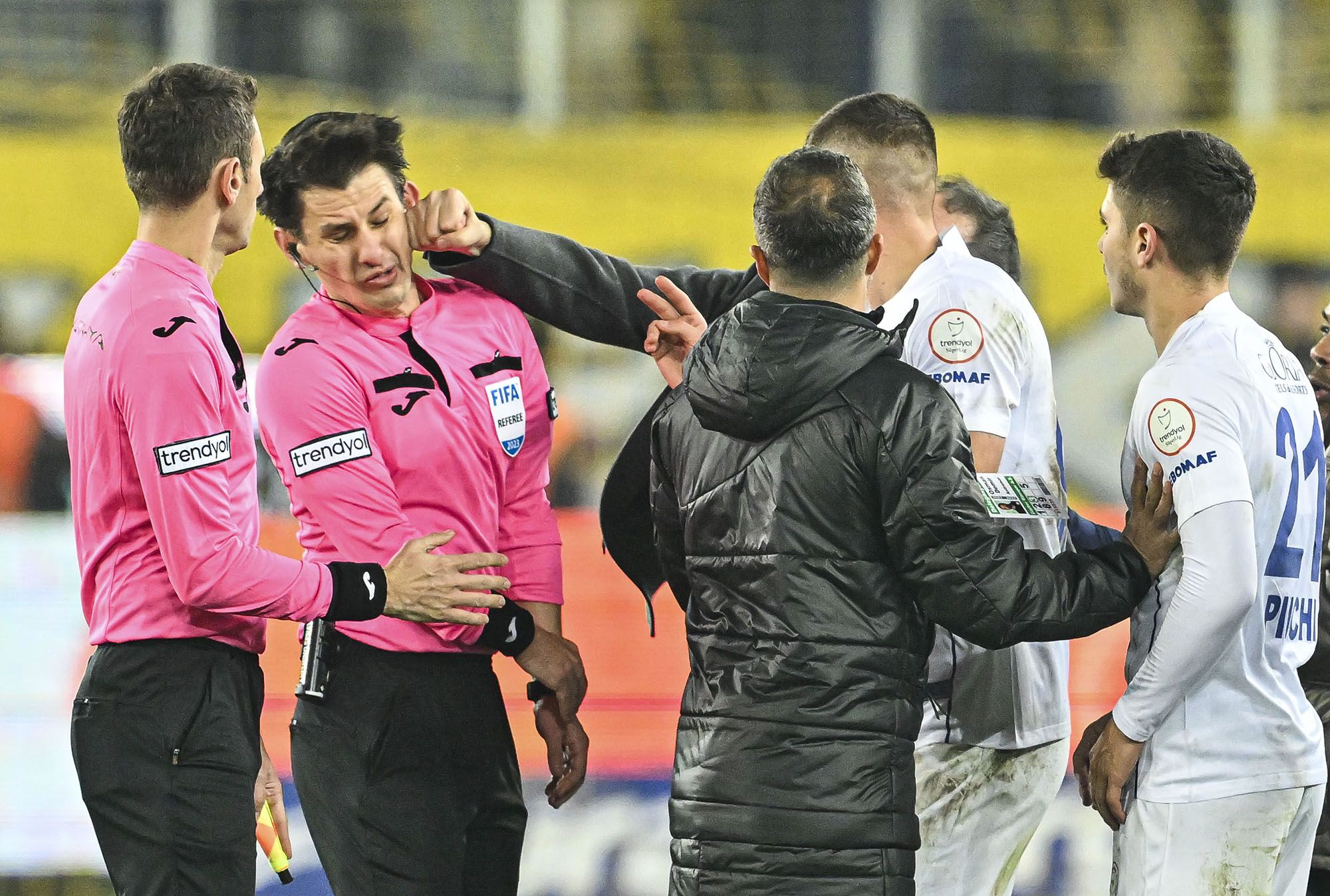 joe cooper referee 0015