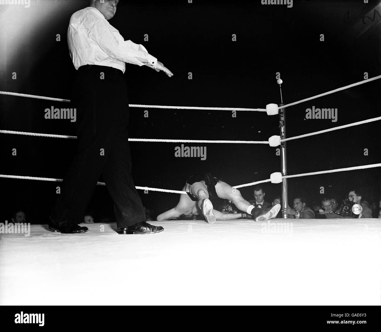 joe cooper referee 0018