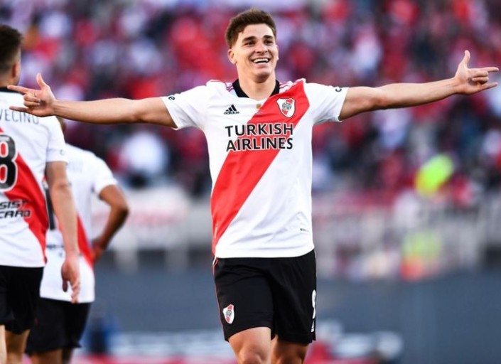 julian alvarez messi 0019