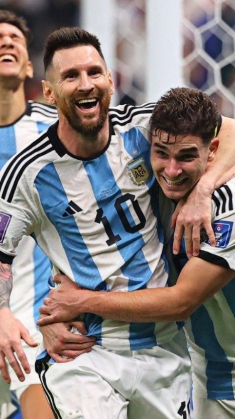 julian alvarez messi 0030