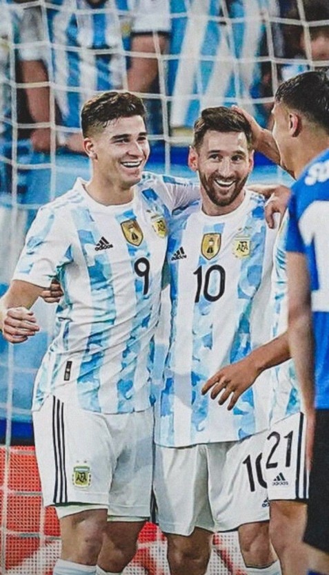 julian alvarez messi 0035
