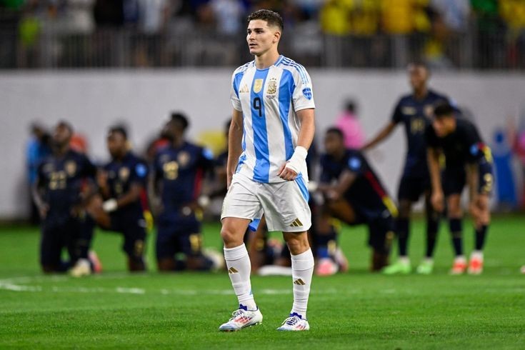 julian alvarez messi 0040