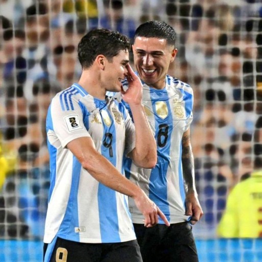 julian alvarez messi 0044