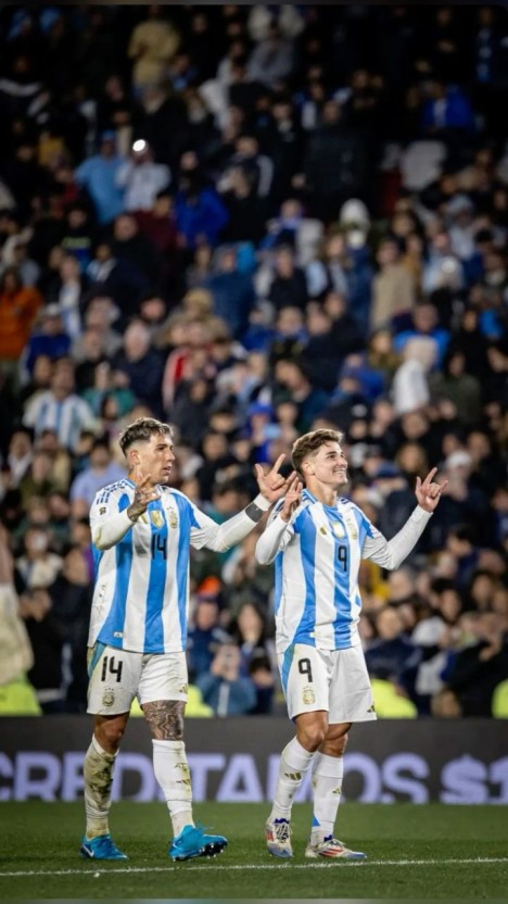 julian alvarez messi 0052