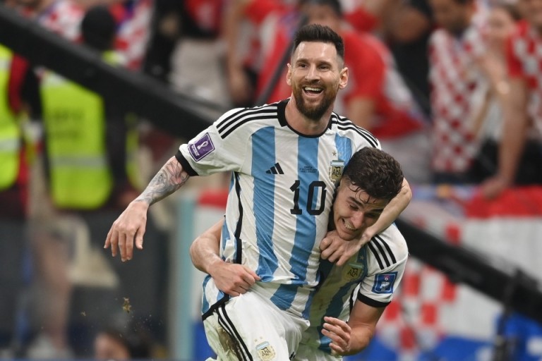 julian alvarez messi 0054