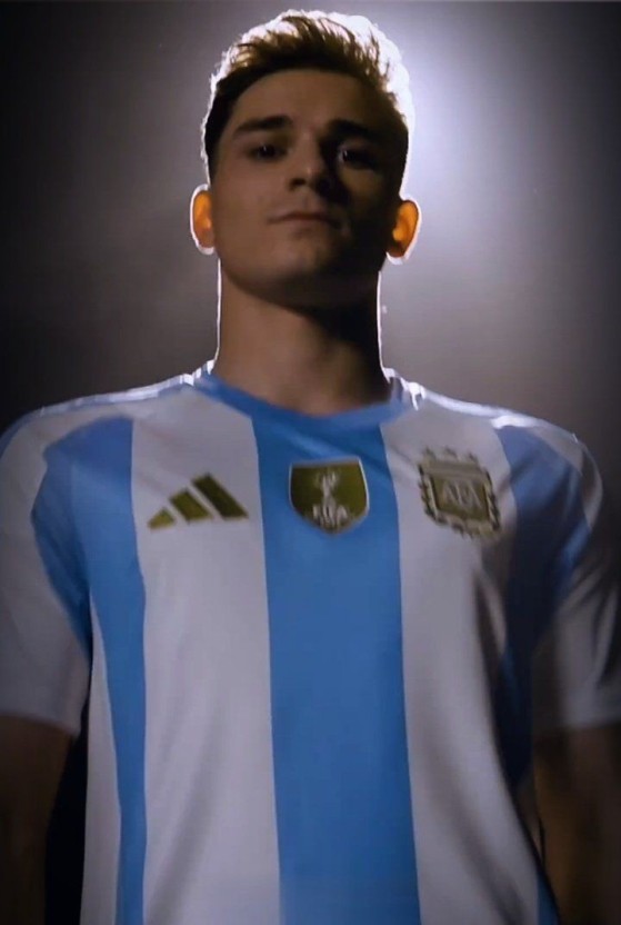 julian alvarez messi 0059