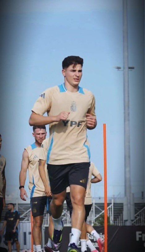 julian alvarez messi 0062