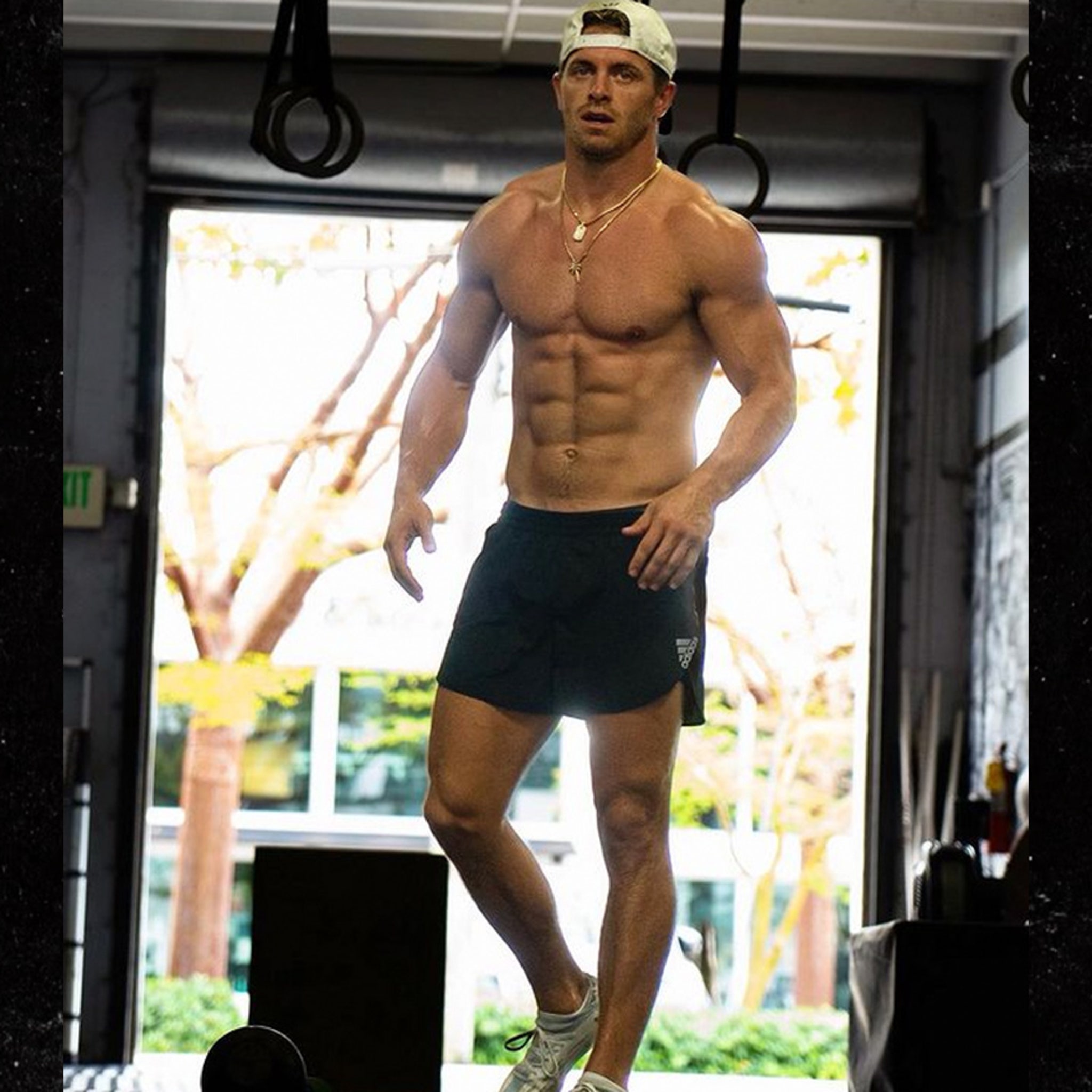 justin thomas shirtless 0047