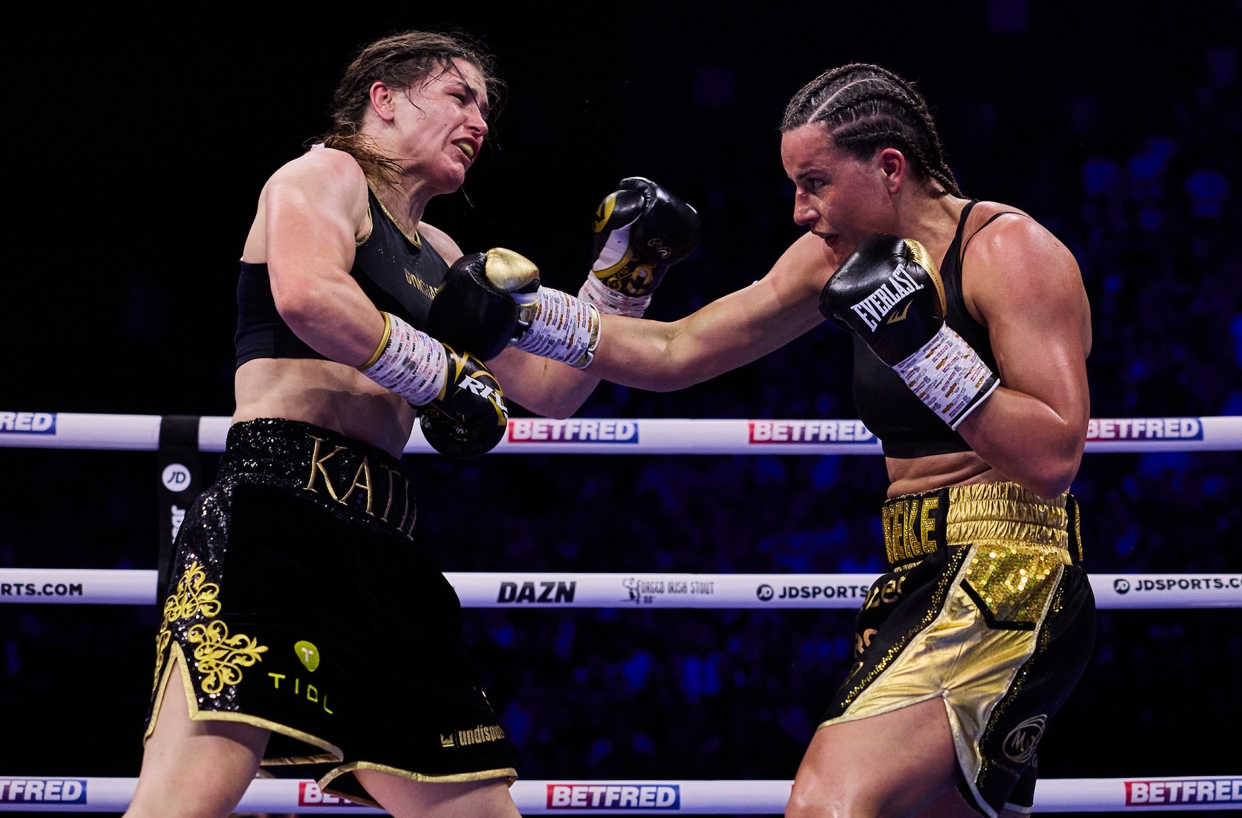 katie taylor vs chantelle cameron card 0031