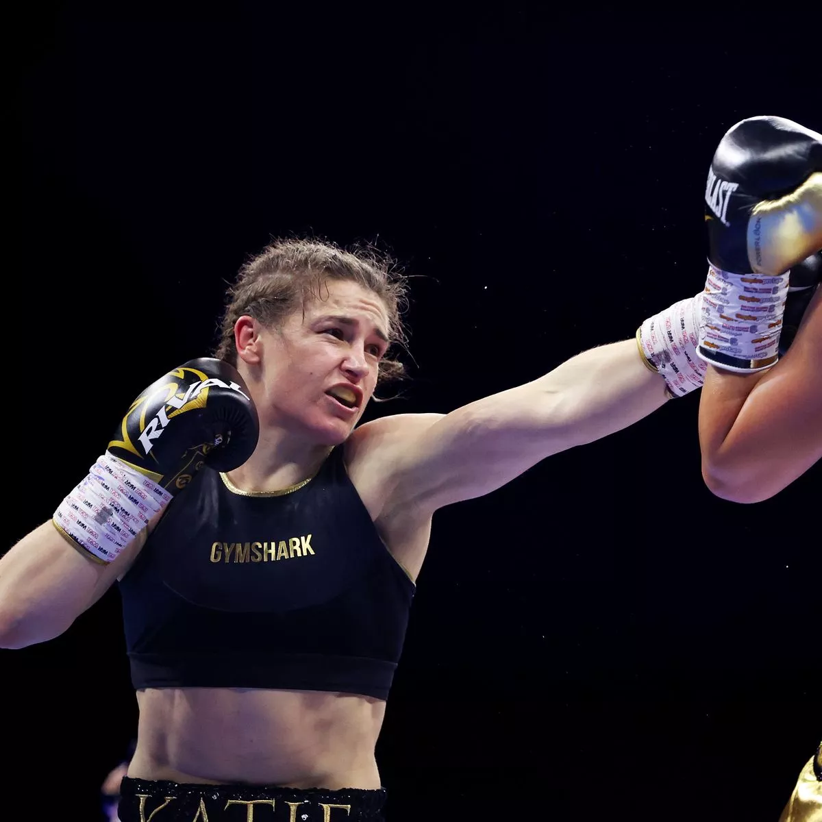 katie taylor vs chantelle cameron card 0032