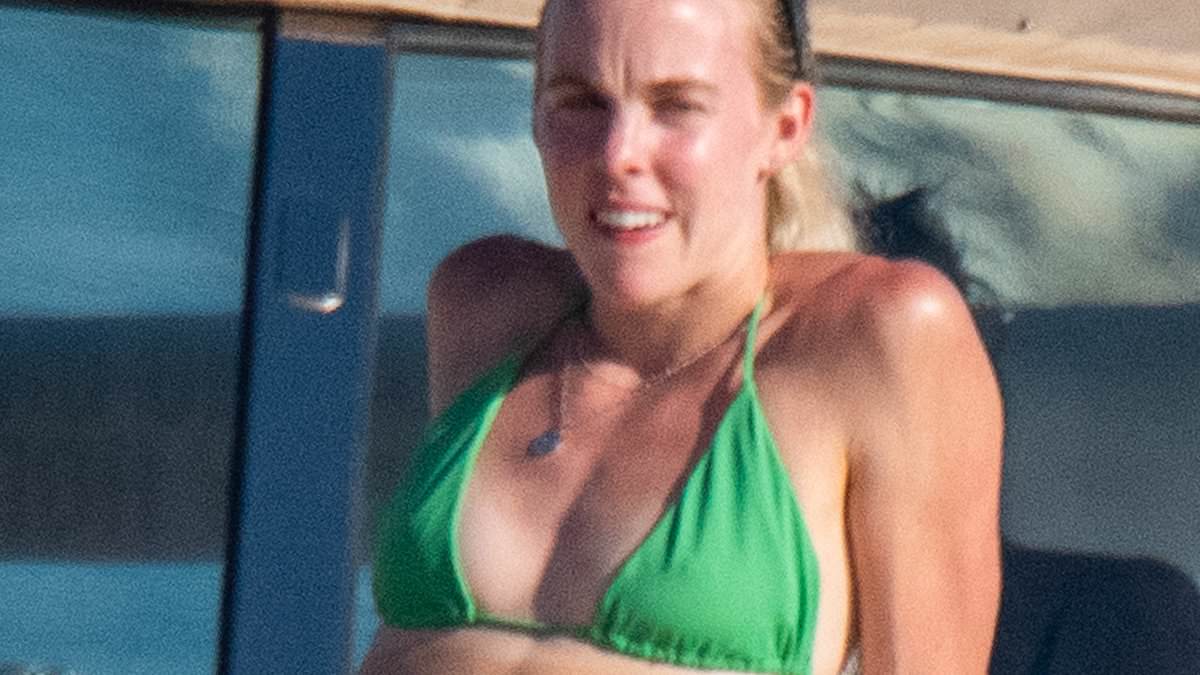 keely hodgkinson bikini 0010