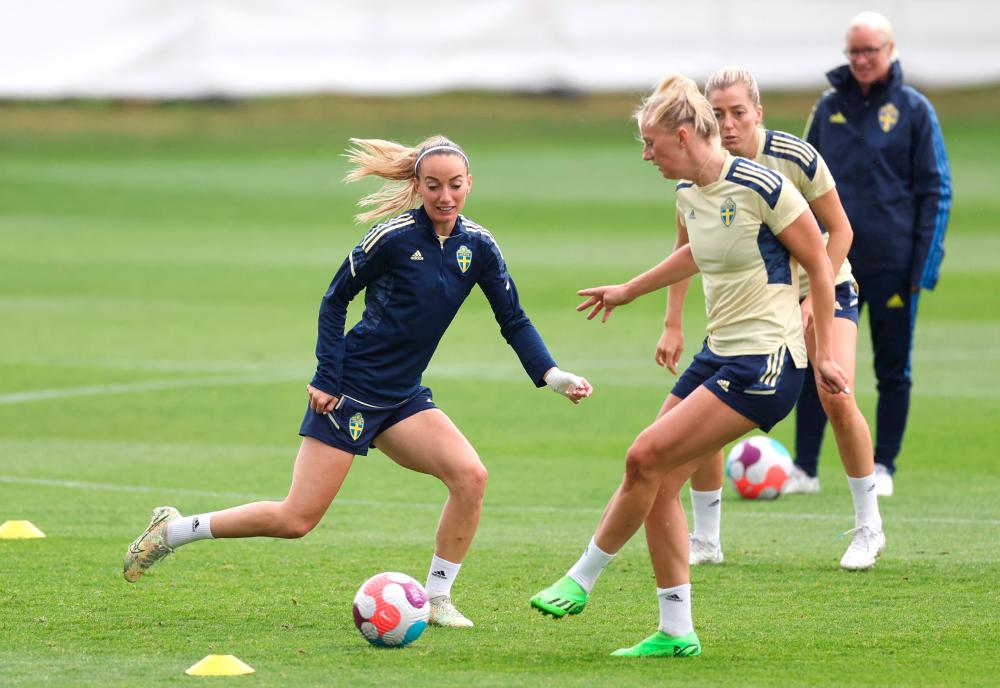 kosovare asllani current teams 0093