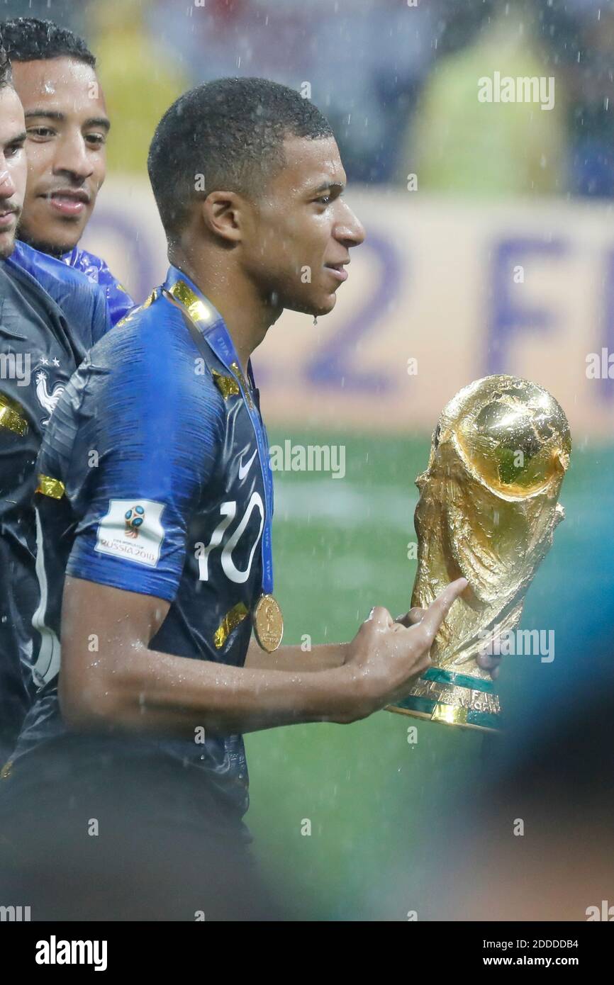 kylian mbappe - world cup 2018 france soccer player wallpapers 0012