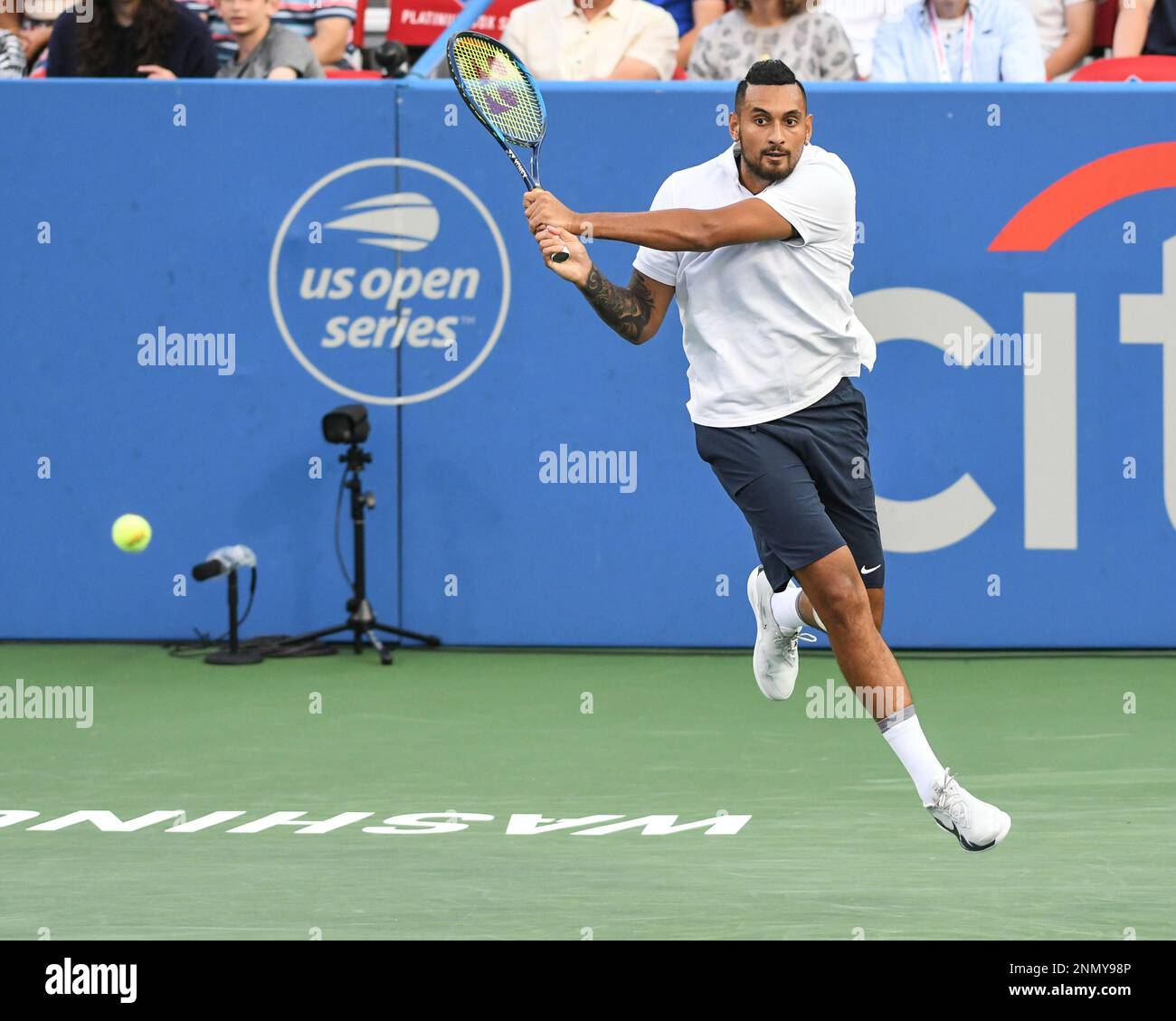 kyrgios backhand comparison