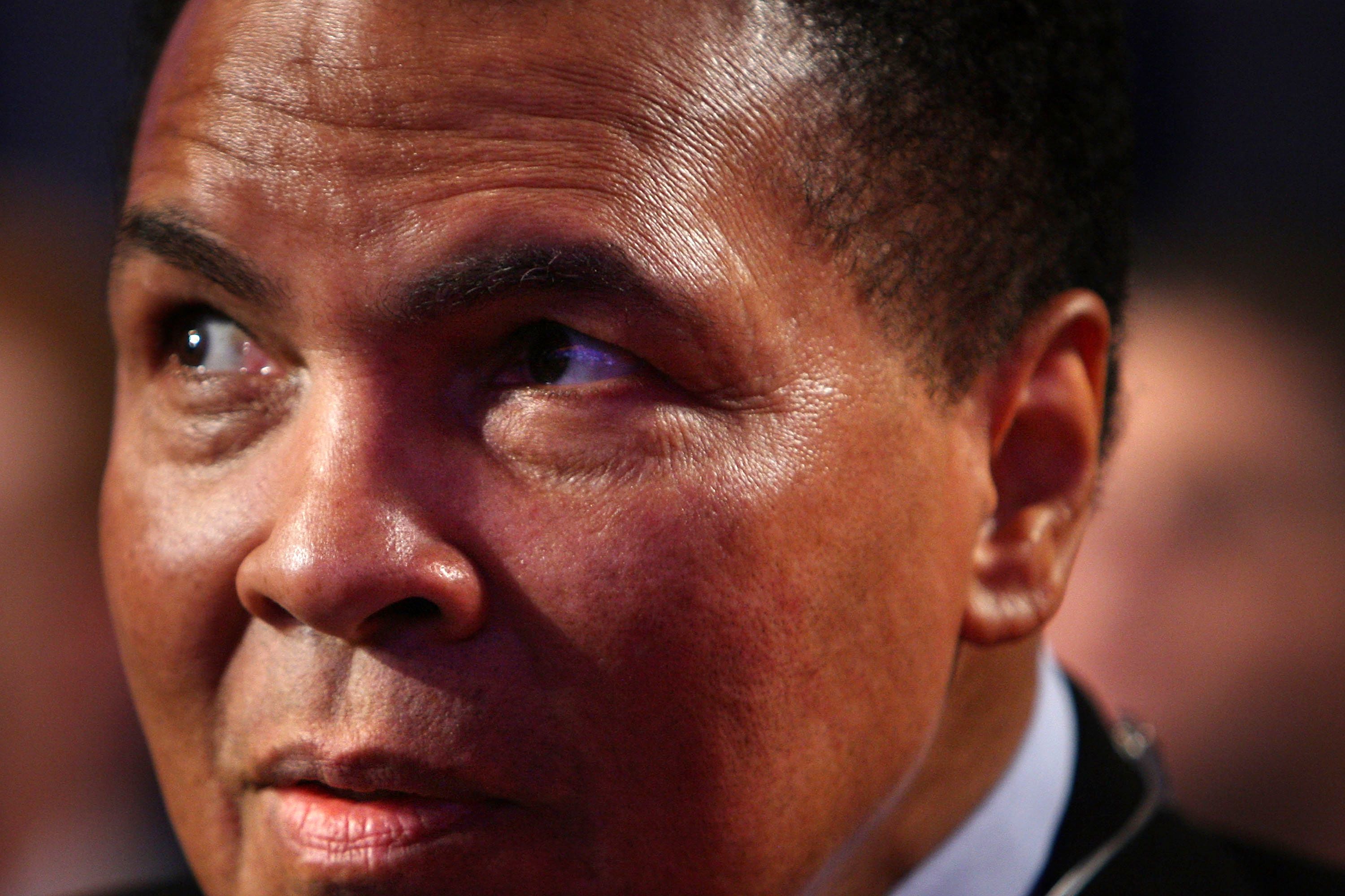 last photo of muhammad ali 0026