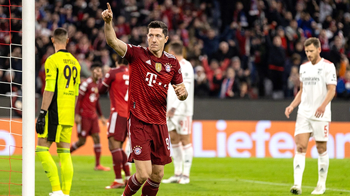 lewandowski vs messi 0013