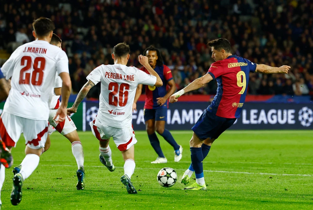 lewandowski vs messi 0023