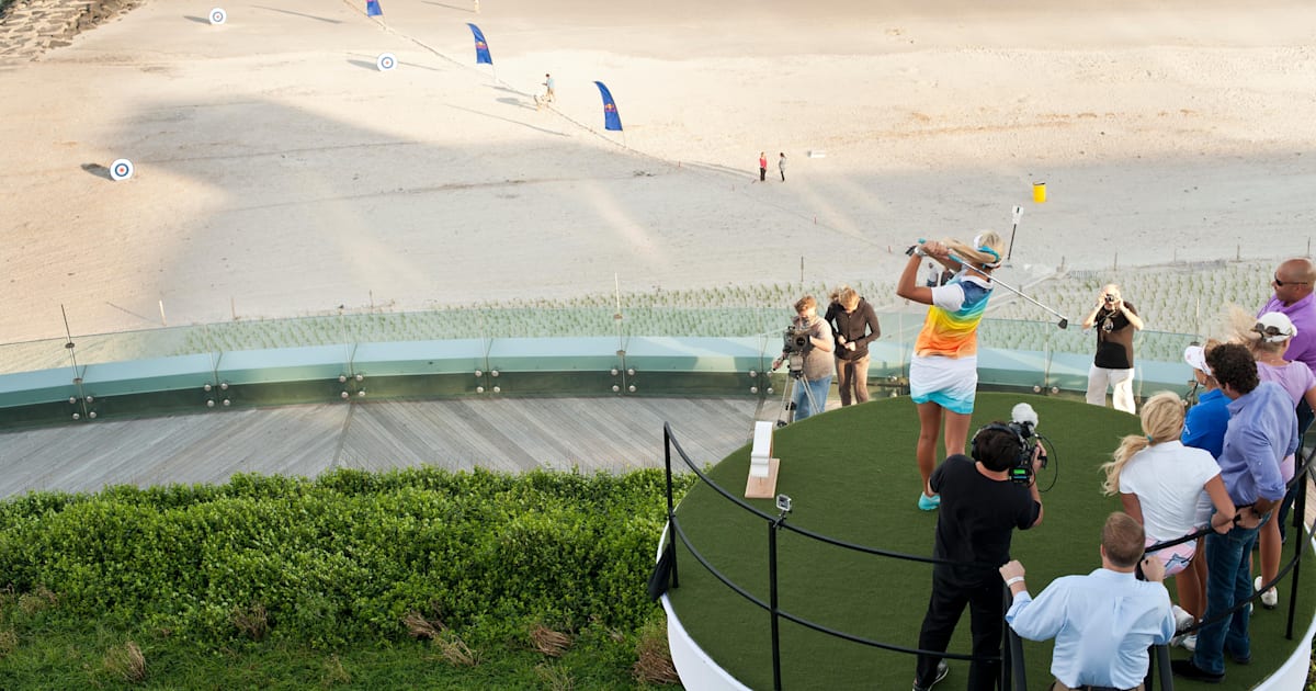 lexi thompson beach 0018